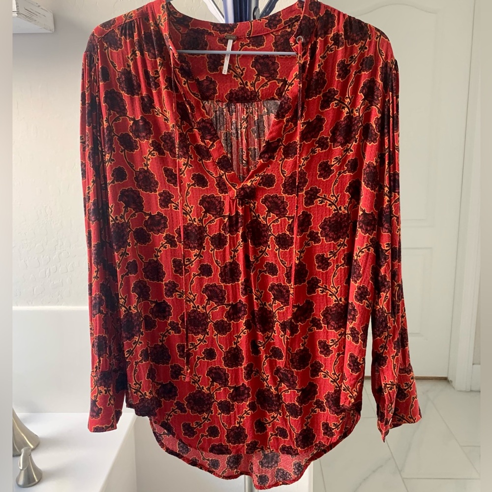 Free People Red Floral Tie Front Long Sleeves Tunic Blouse Woman’s Sz Medium